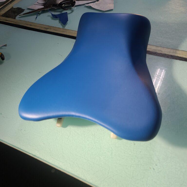 Seamless motorcycle seat